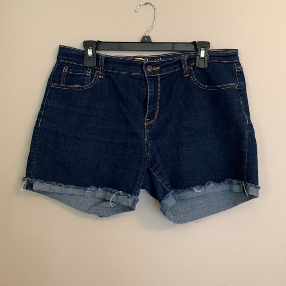 Old Navy woman’s denim shorts.
